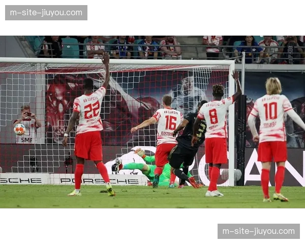 RB莱比锡定位球战术制胜，第81分钟完成关键进球